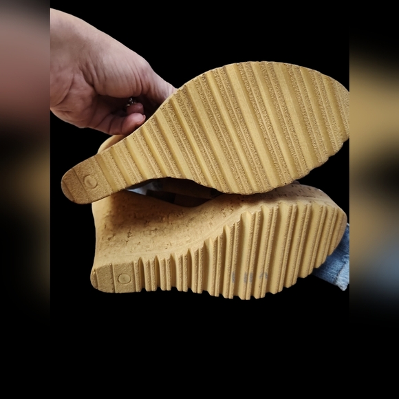 NWOT BAMBOO Italian Leather Suede Wedge Sandals, 7 - Picture 4 of 6